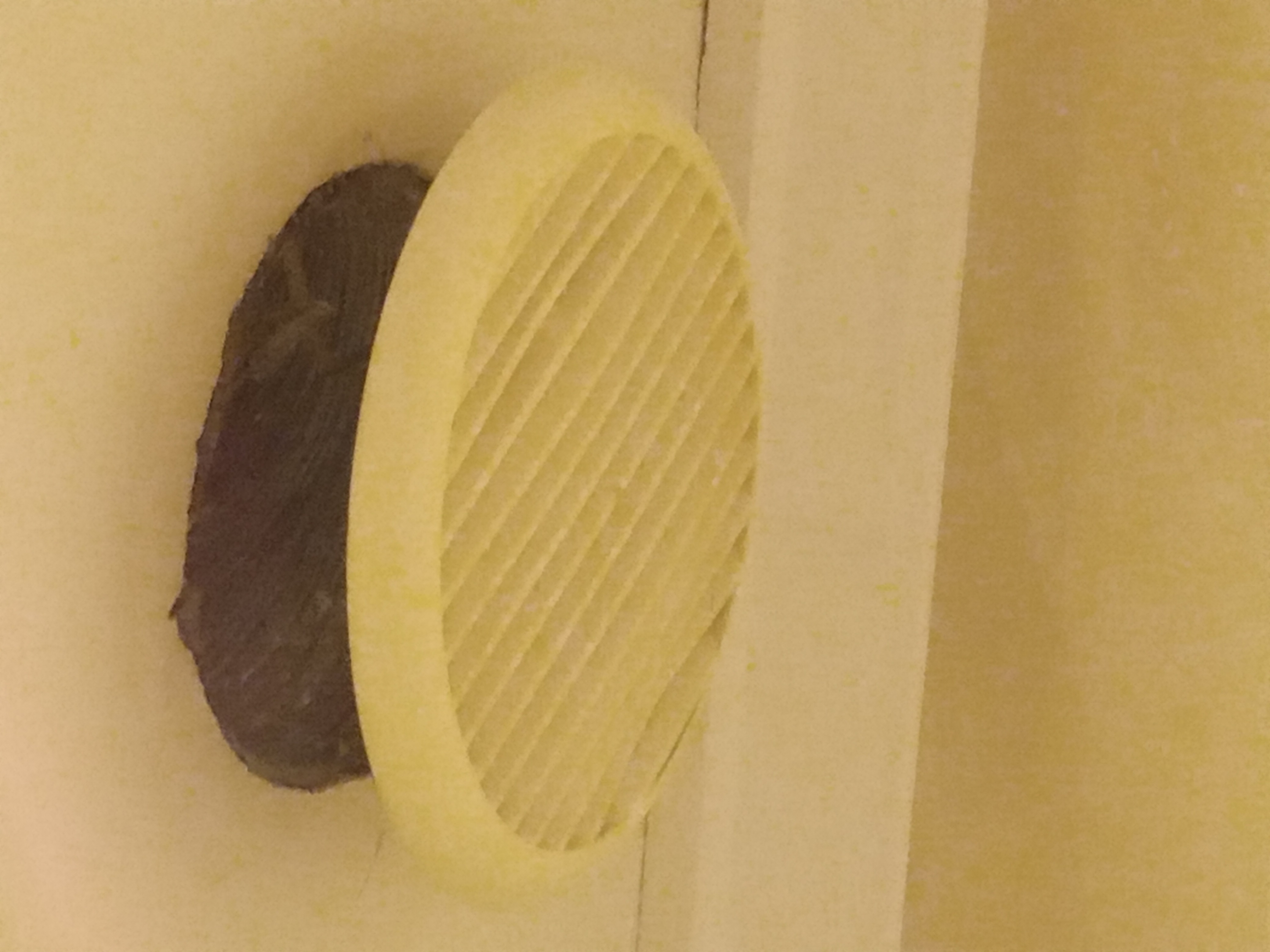 Air extractor pops out